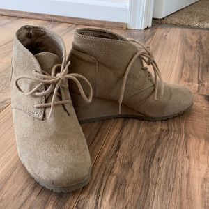 Wedge Heel Ankle Boots - Suede Tan S